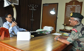 The Governor of Arunachal Pradesh Shri JP Rajkowa with Lt. General Sarath Chand, General Officer Commanding, 4 Corps, Tezpur at Raj Bhawan, Itanagar on 20th July 2015